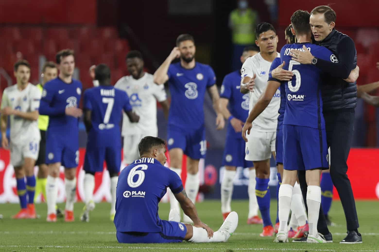 Chelsea vào bán kết Champions League