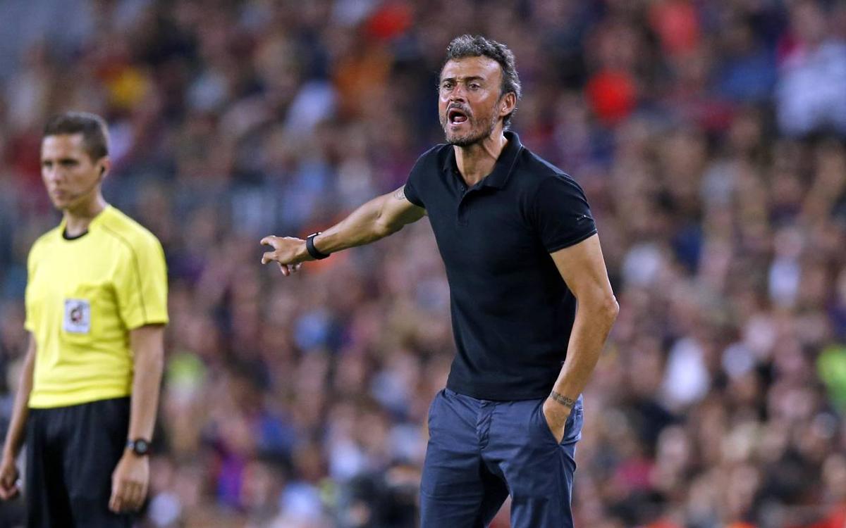 Luis Enrique bị kẹt trong thang máy